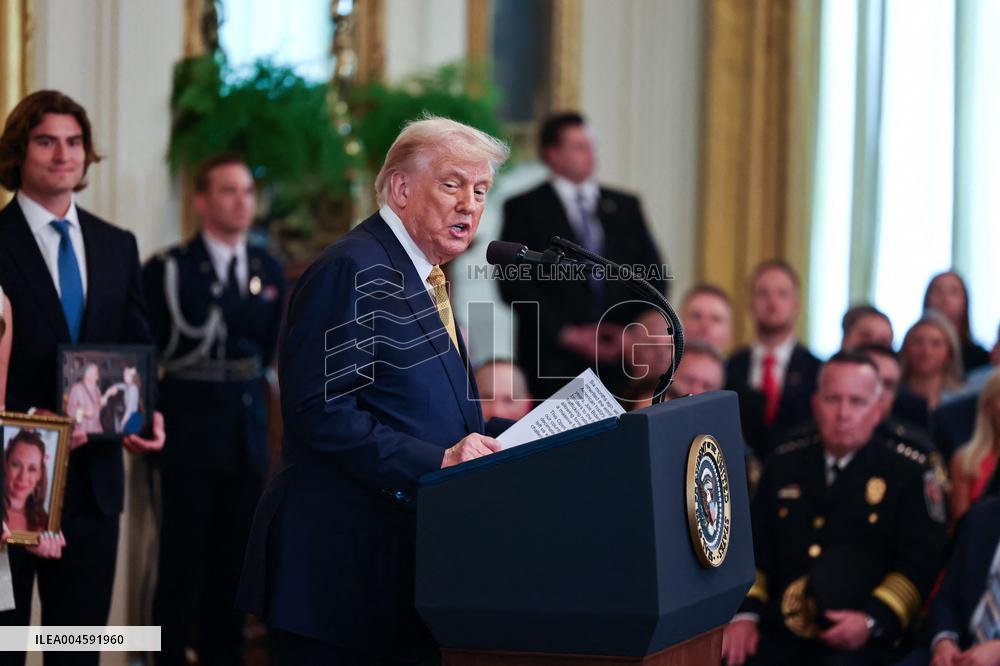 Trump Signs Bill Strengthening Prison Sentences for Fentanyl Traffickers