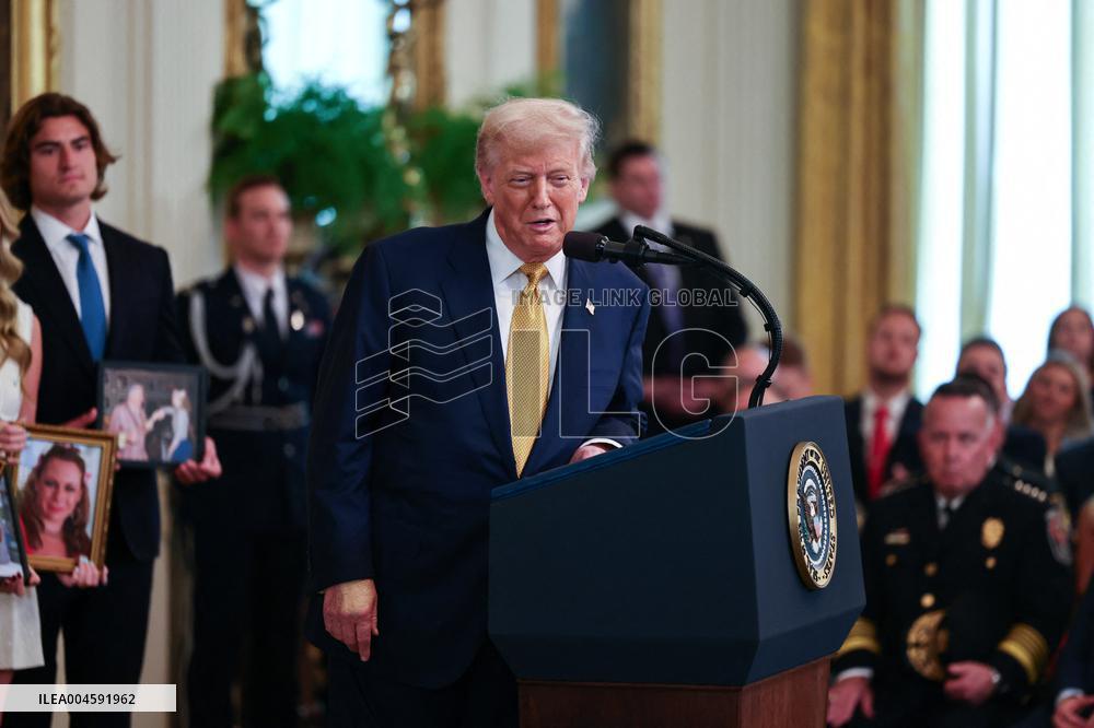 Trump Signs Bill Strengthening Prison Sentences for Fentanyl Traffickers