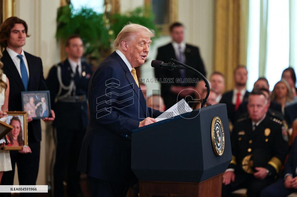 Trump Signs Bill Strengthening Prison Sentences for Fentanyl Traffickers