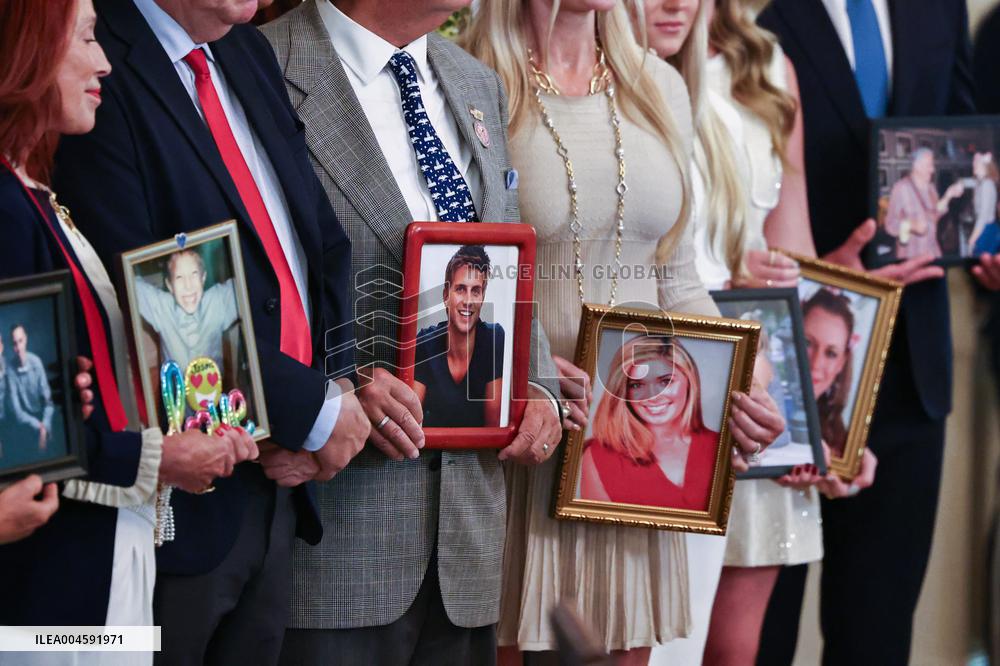 Trump Signs Bill Strengthening Prison Sentences for Fentanyl Traffickers