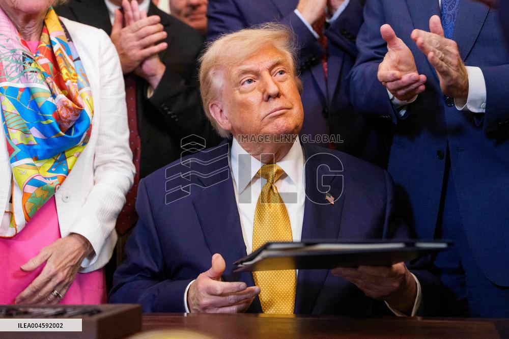 Trump Signs Bill Strengthening Prison Sentences for Fentanyl Traffickers