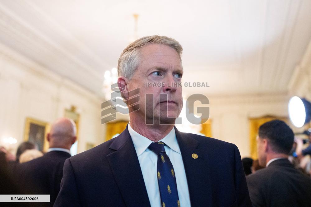 Trump Signs Bill Strengthening Prison Sentences for Fentanyl Traffickers