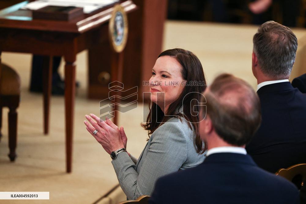 Trump Signs Bill Strengthening Prison Sentences for Fentanyl Traffickers