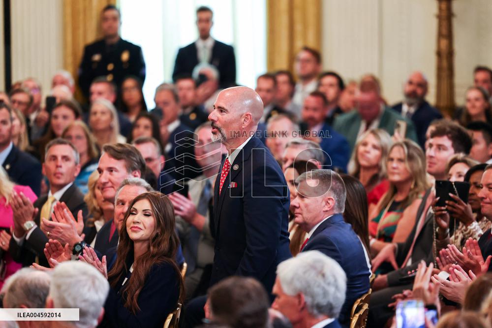 Trump Signs Bill Strengthening Prison Sentences for Fentanyl Traffickers