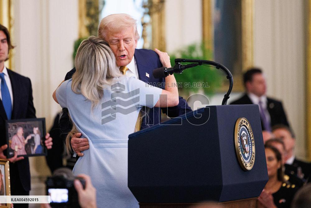 Trump Signs Bill Strengthening Prison Sentences for Fentanyl Traffickers