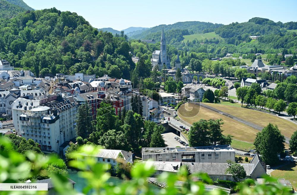 Macron Tours Avenir Lourdes Projects