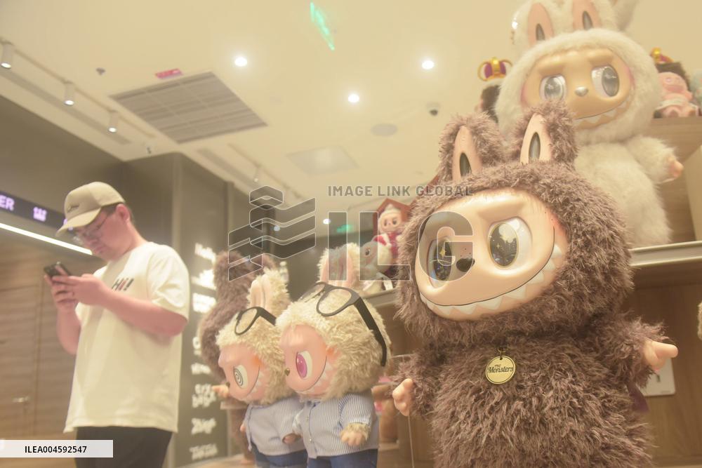 POP MART LABUBU Dolls