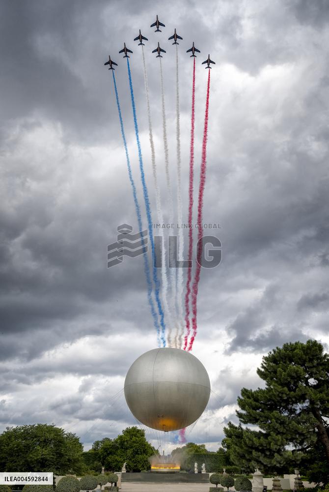 Illustration - Bastille Day Air Show Over Cauldron - Paris