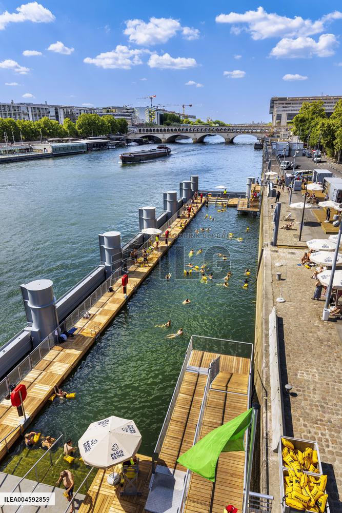 Illustration - Swimming in the Seine - Paris
