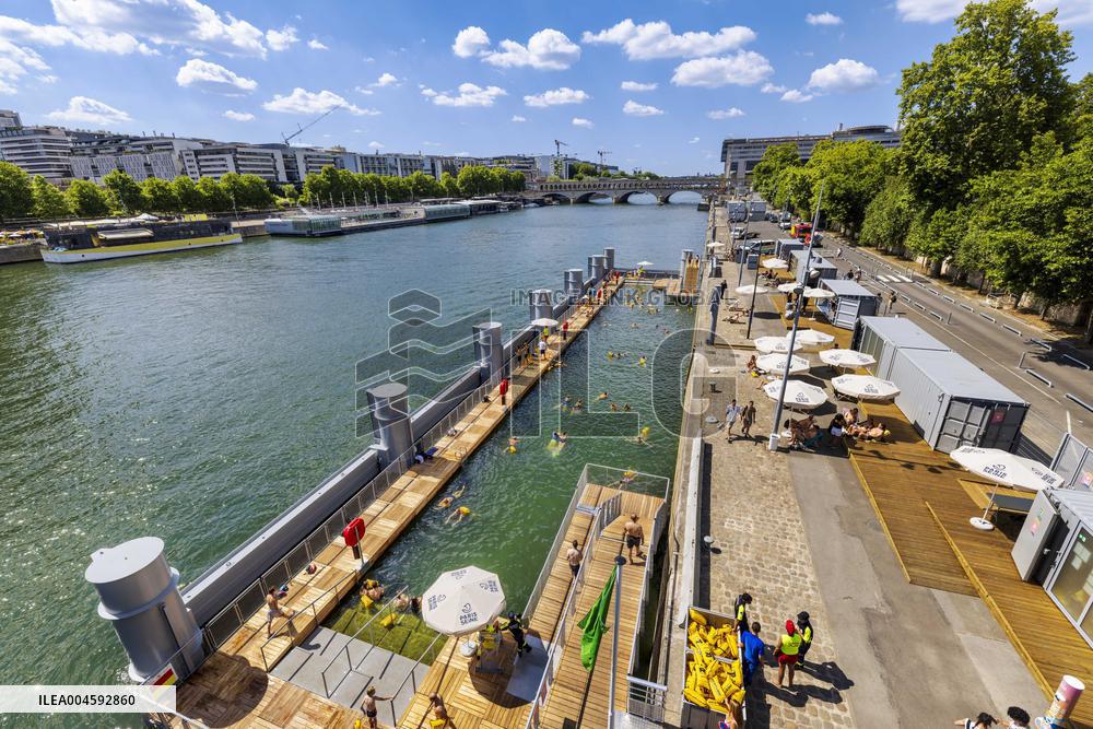 Illustration - Swimming in the Seine - Paris