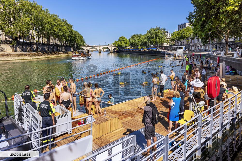 Illustration - Swimming in the Seine - Paris