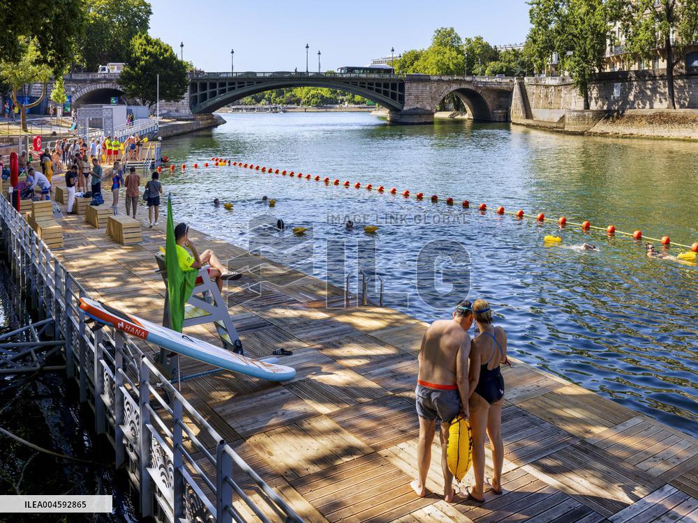 Illustration - Swimming in the Seine - Paris