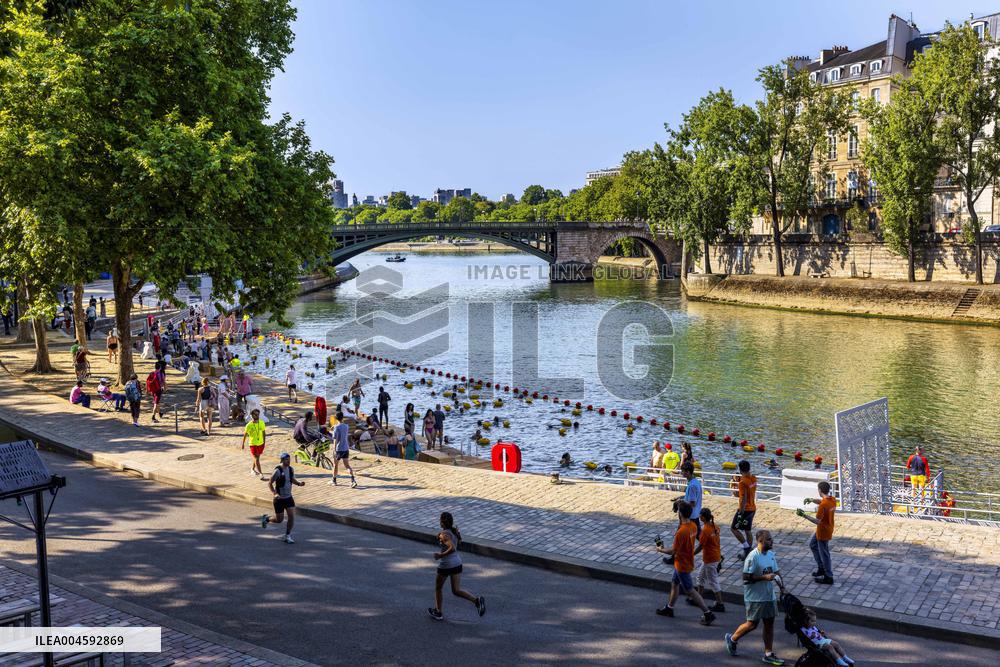 Illustration - Swimming in the Seine - Paris