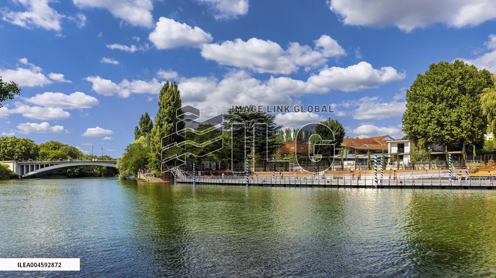 Illustration - Swimming in the Seine - Paris