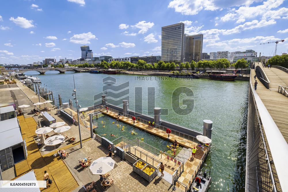 Illustration - Swimming in the Seine - Paris