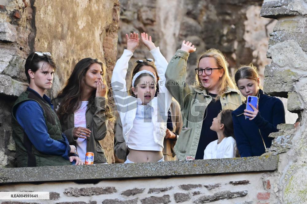 LALEH BORGHOLM ROYALS