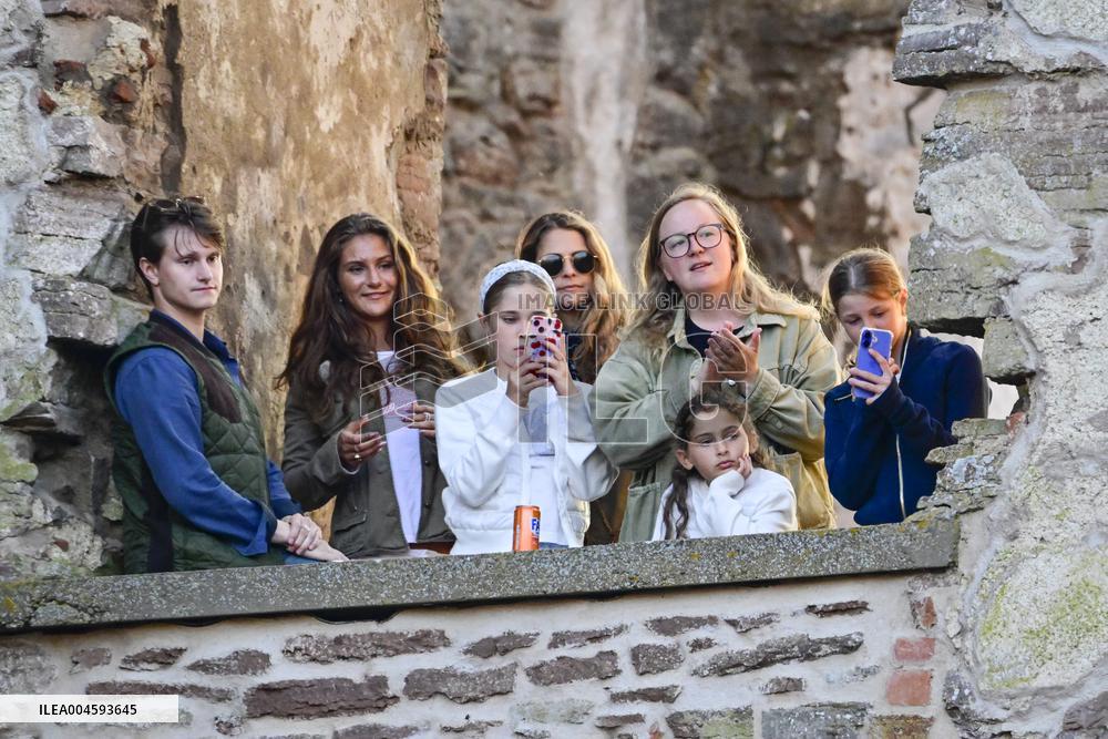 LALEH BORGHOLM ROYALS