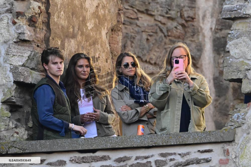 LALEH BORGHOLM ROYALS