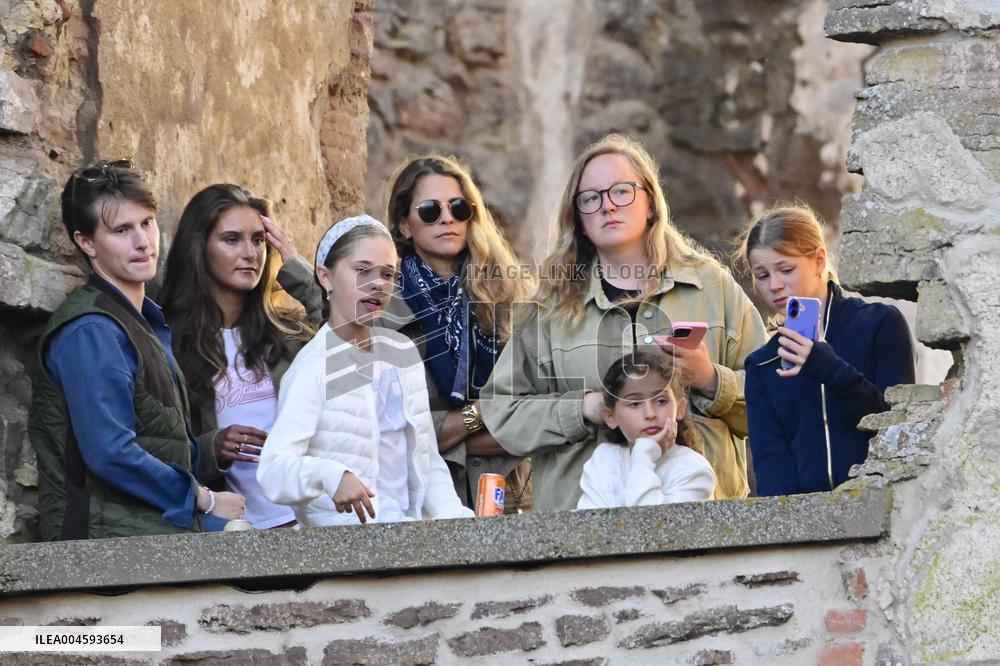 LALEH BORGHOLM ROYALS