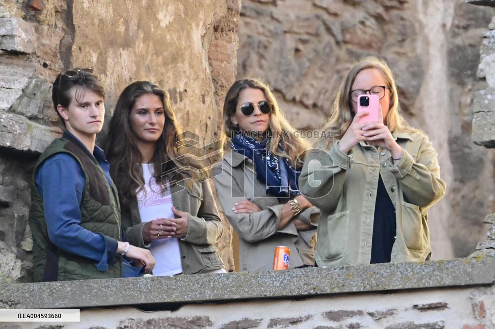 LALEH BORGHOLM ROYALS