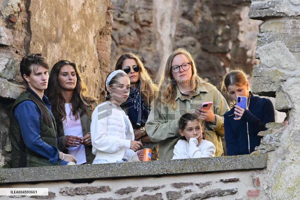 LALEH BORGHOLM ROYALS