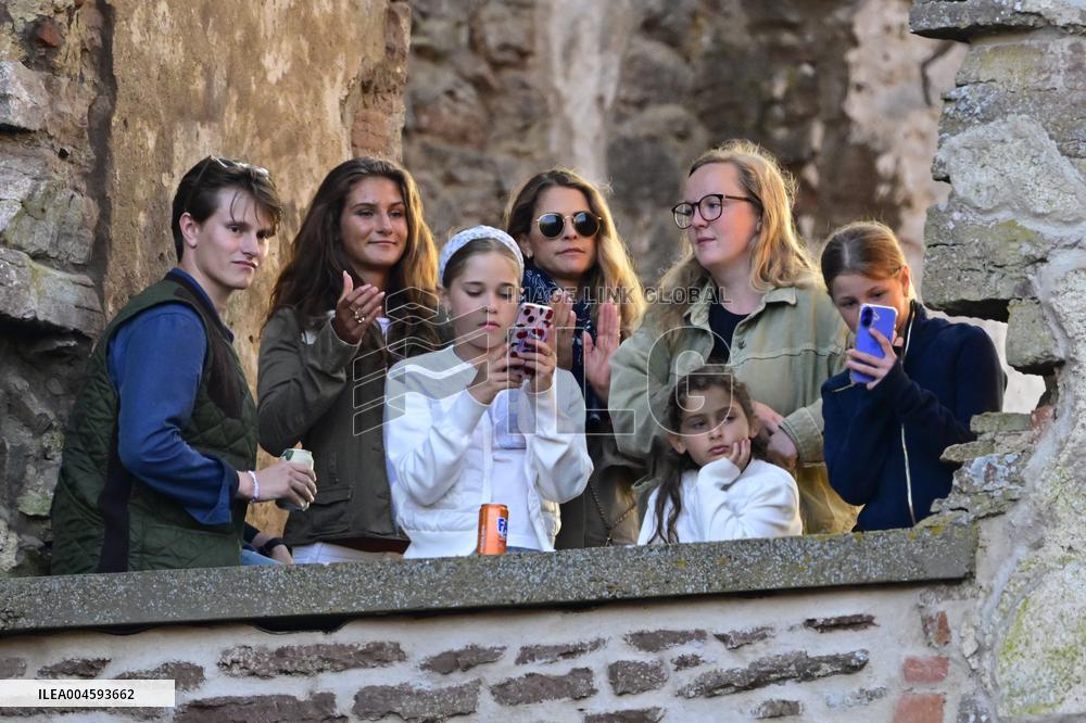 LALEH BORGHOLM ROYALS