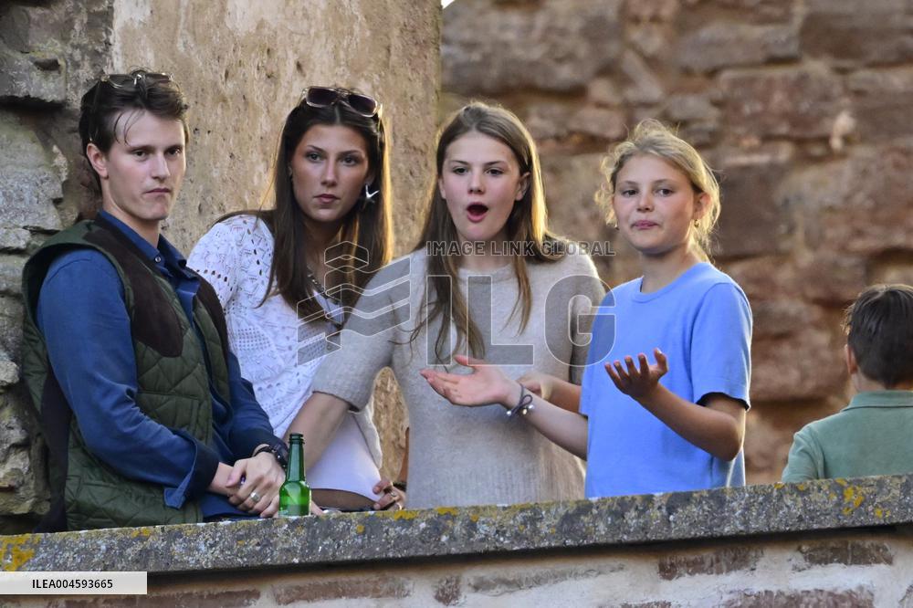 LALEH BORGHOLM ROYALS