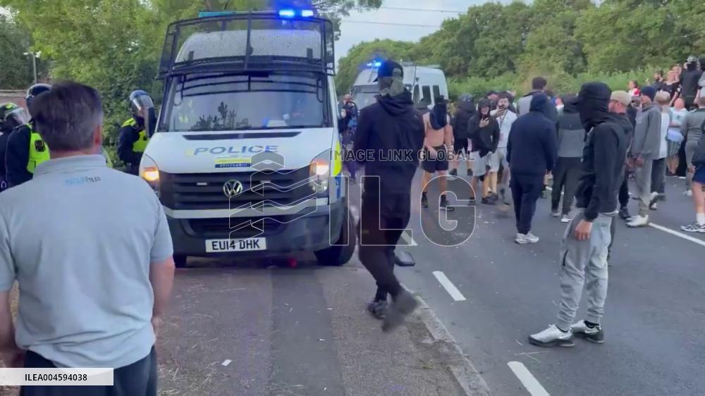 UK: Anti-Immigration Protest in Epping Ends in Clashes With Riot Police