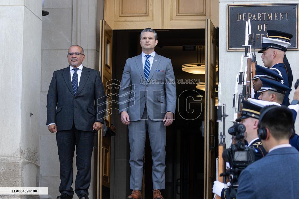 US Secretary of Defence Bahrain Crown Prince - Washington