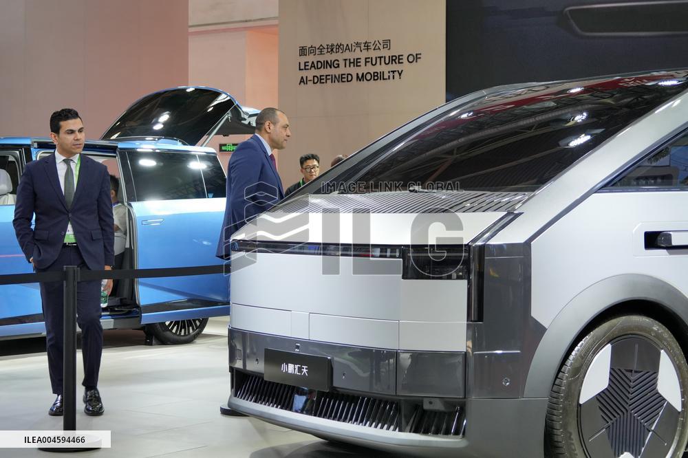 Xpeng Huitian Land Carrier Split-type Flying Car