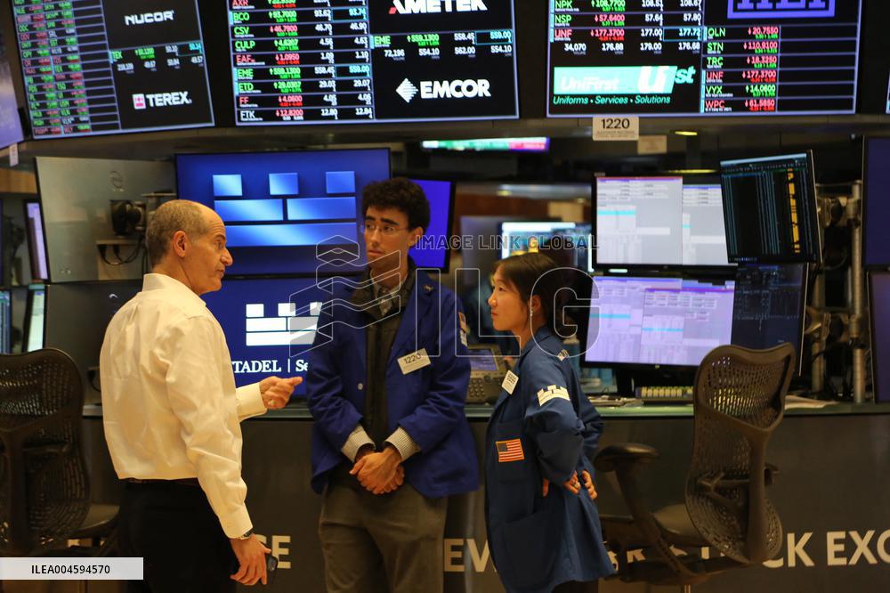 Stocks Up in New York - NYC