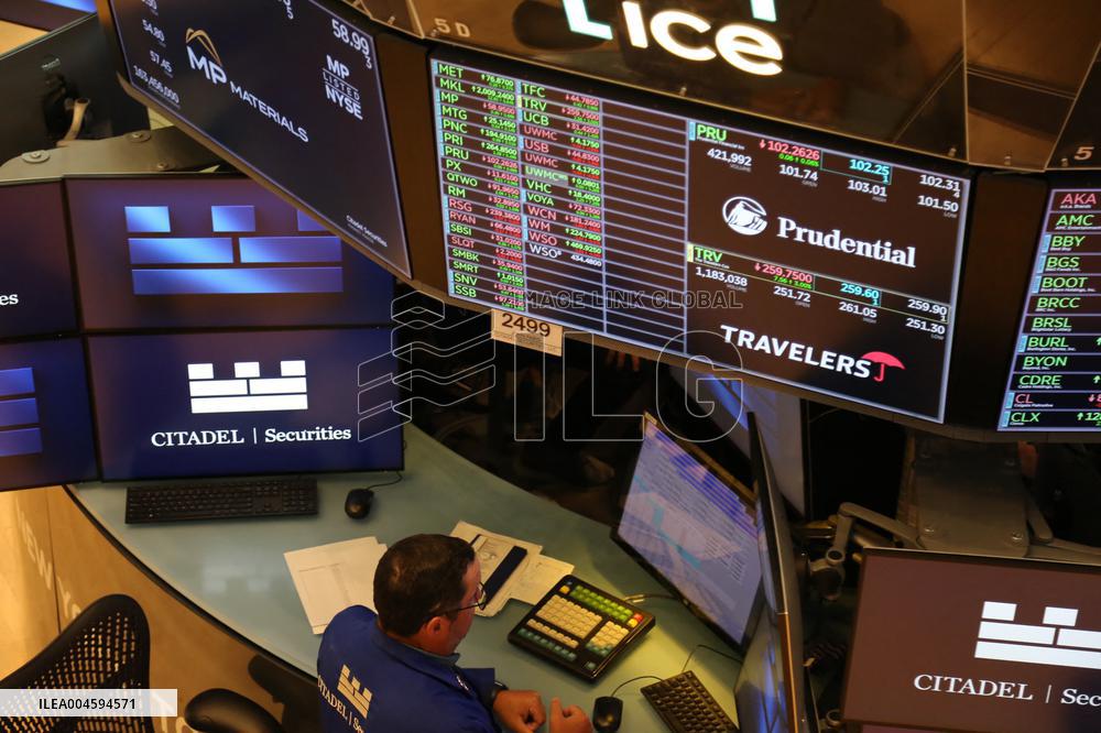 Stocks Up in New York - NYC