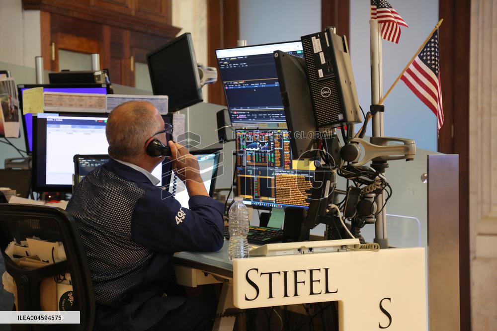 Stocks Up in New York - NYC