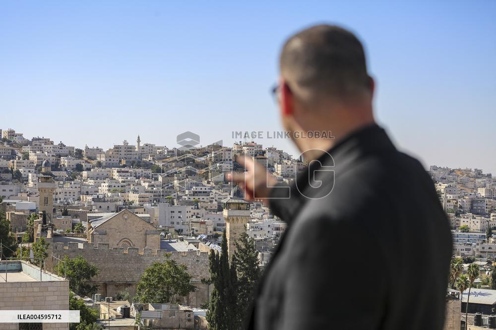 Israel Takes Control of the Ibrahimi Mosque in Hebron - West Bank