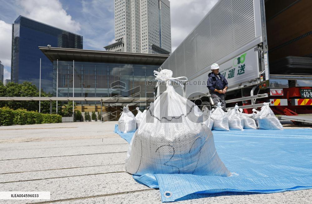 Fukushima soil moved to PM's yard in effort to allay safety fears