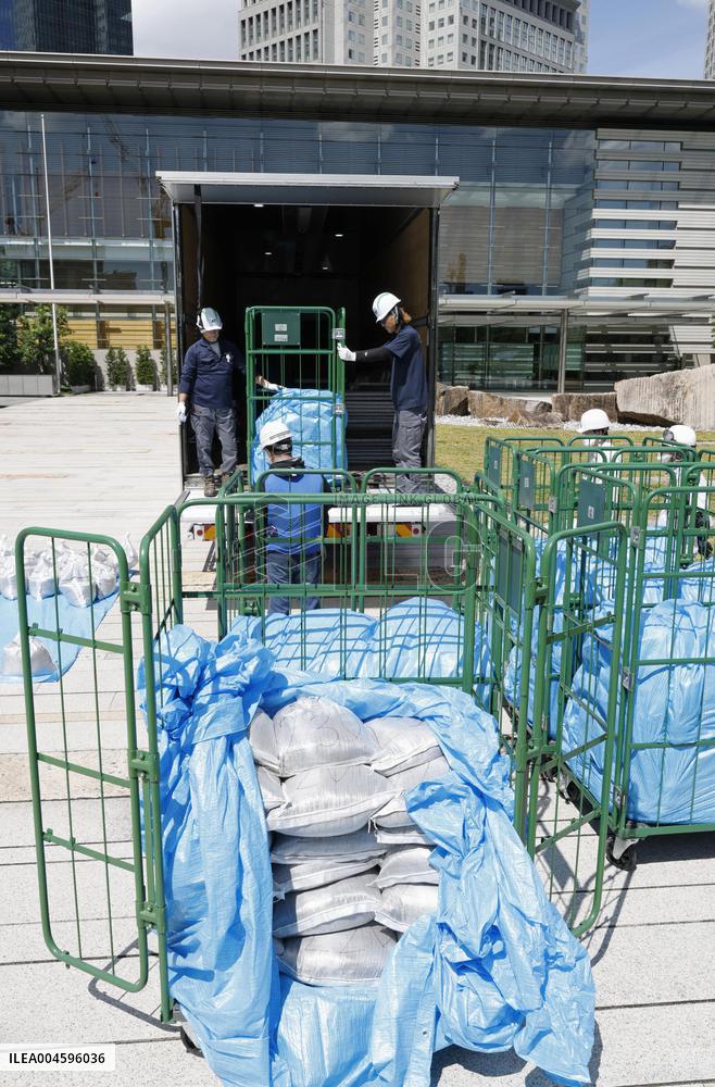 Fukushima soil moved to PM's yard in effort to allay safety fears