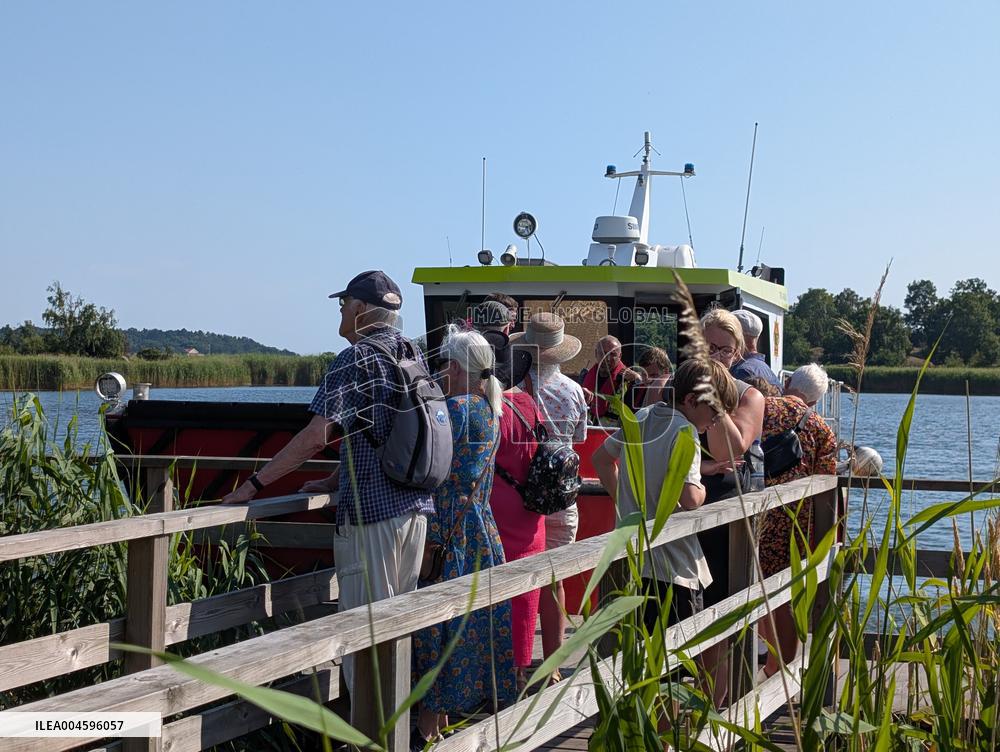 SKÄRGÅRDSBÅT PÅ GRUND