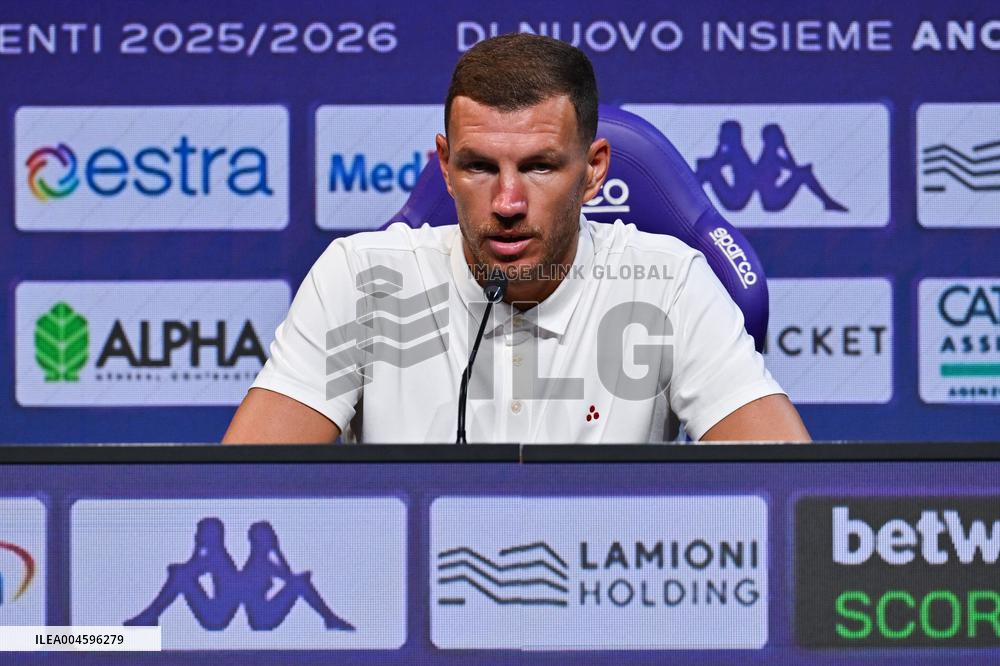 CALCIO - Serie A - Presentation of ACF Fiorentina's new player Edin Dzeko