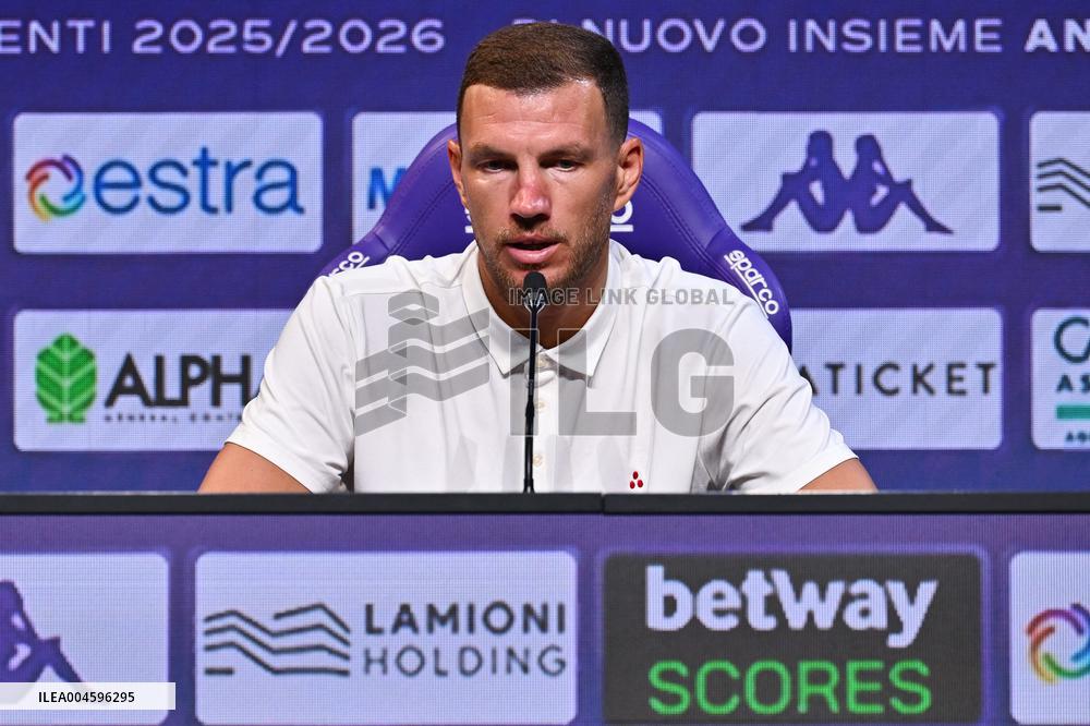 CALCIO - Serie A - Presentation of ACF Fiorentina's new player Edin Dzeko