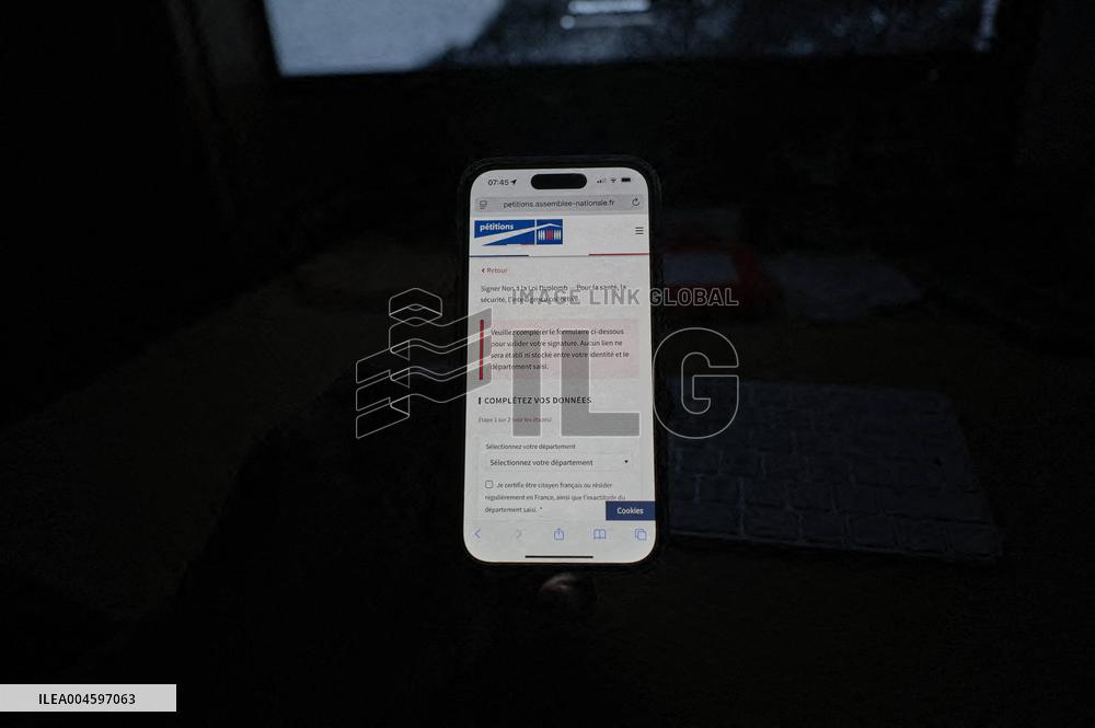 Illustration - Petition Against Duplomb Law Hits 720,000 Signatures