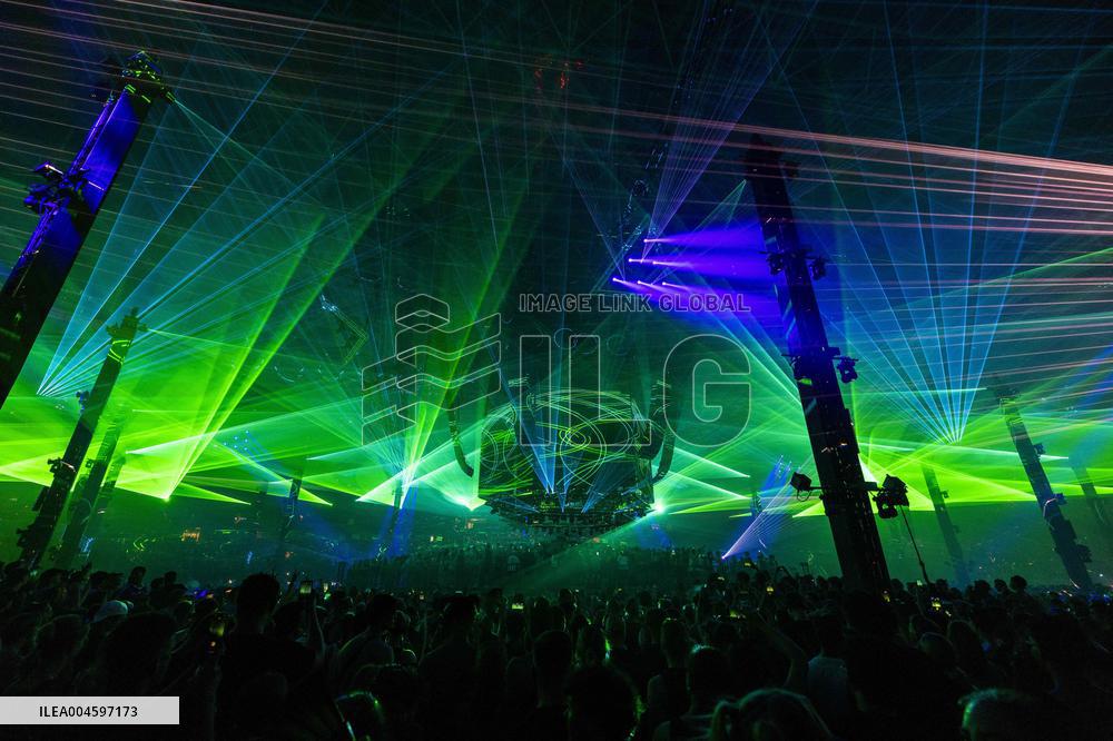 World Record Largest Laser Show During Verknipt Arena - Amsterdam