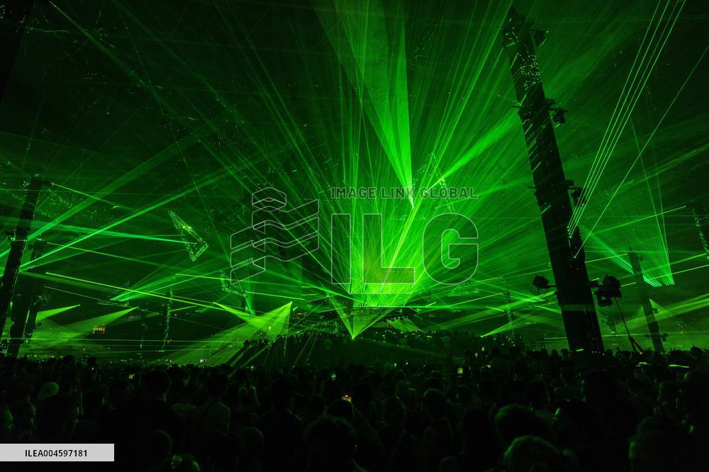 World Record Largest Laser Show During Verknipt Arena - Amsterdam
