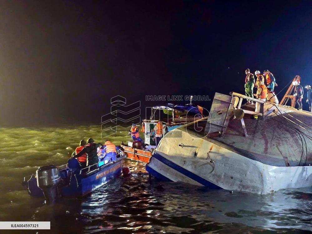 37 Tourists Dead After Ferry Capsizes - Vietnam