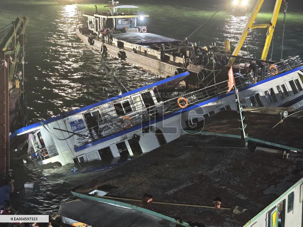37 Tourists Dead After Ferry Capsizes - Vietnam