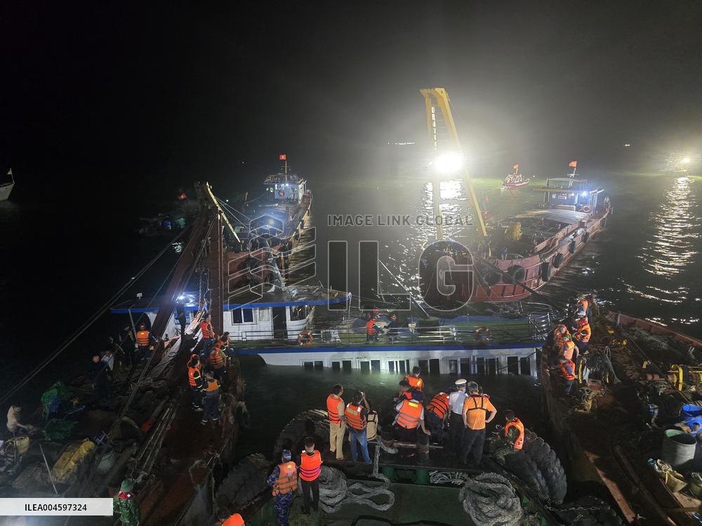 37 Tourists Dead After Ferry Capsizes - Vietnam