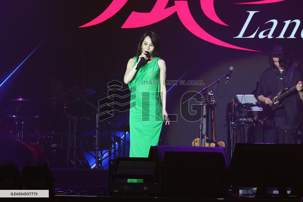 Taiwanese Singer Landy Wen's Concert in Taipei