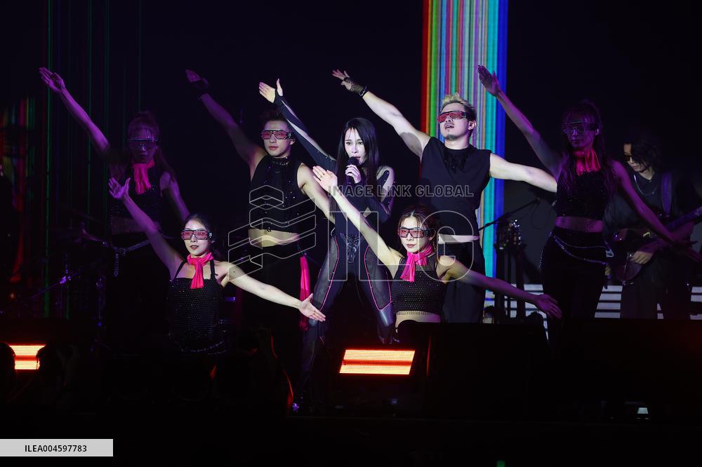Taiwanese Singer Landy Wen's Concert in Taipei