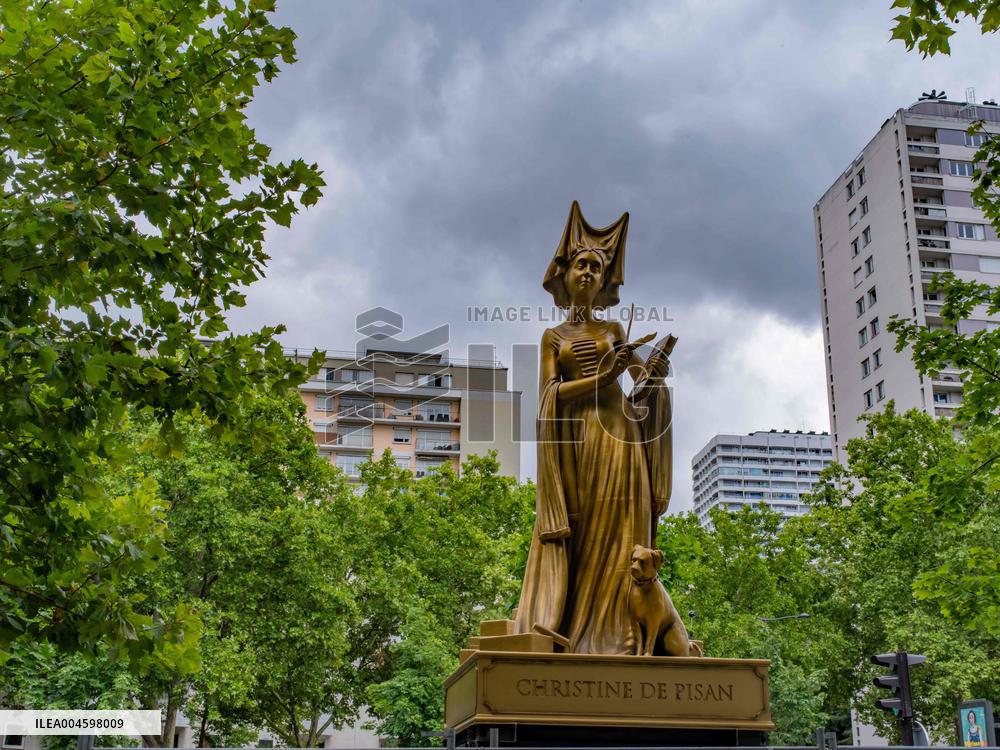 Ten Women Honoured On Rue De La Chapelle - Paris