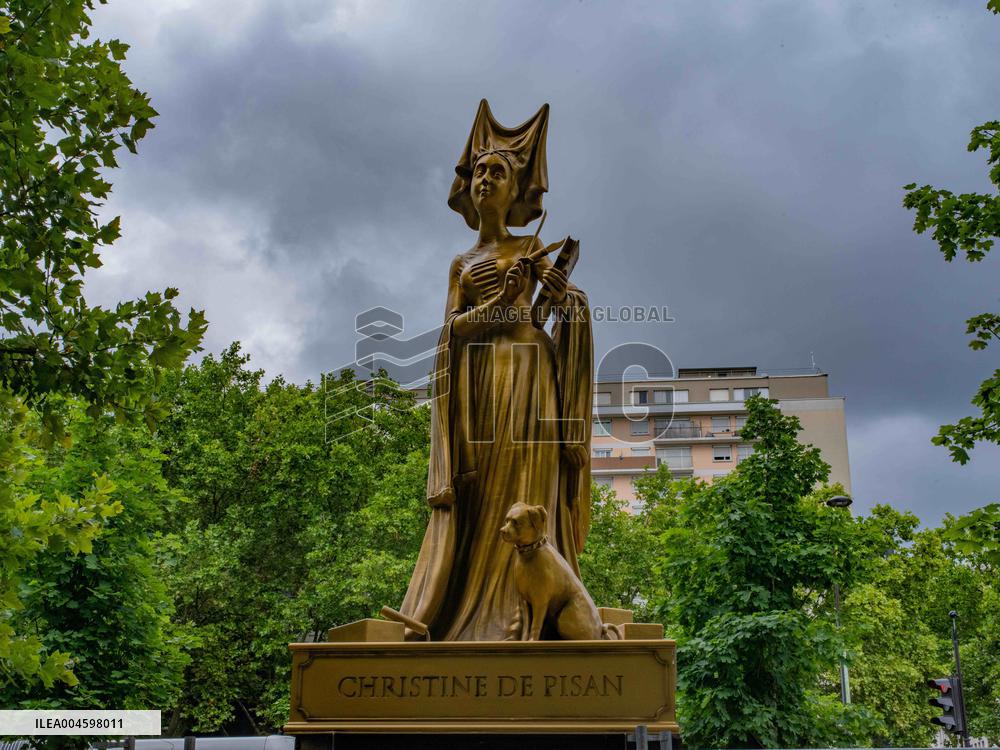 Ten Women Honoured On Rue De La Chapelle - Paris