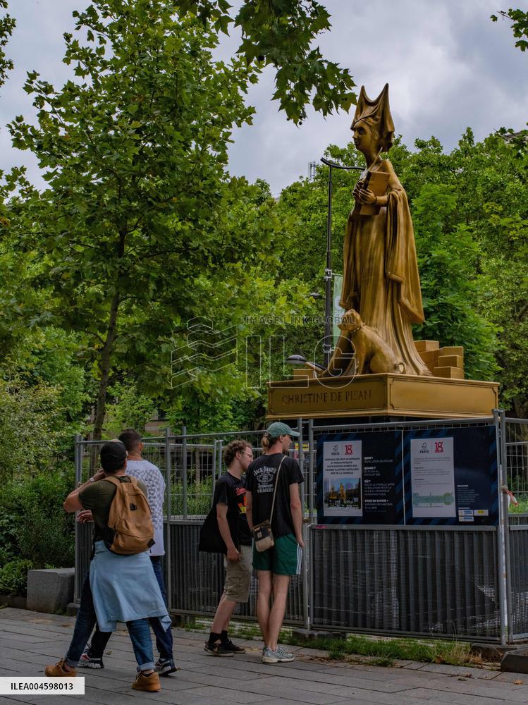 Ten Women Honoured On Rue De La Chapelle - Paris